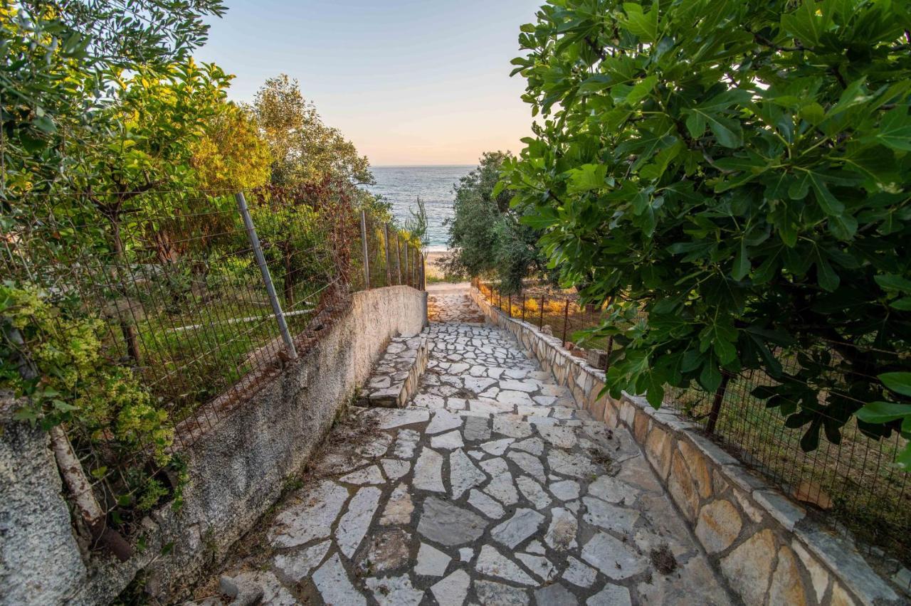 The Happiness Of Vangelis Paralia Vrachou Bagian luar foto