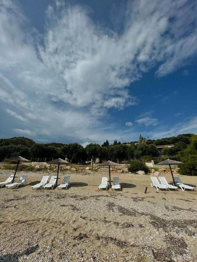 The Happiness Of Vangelis Paralia Vrachou Bagian luar foto